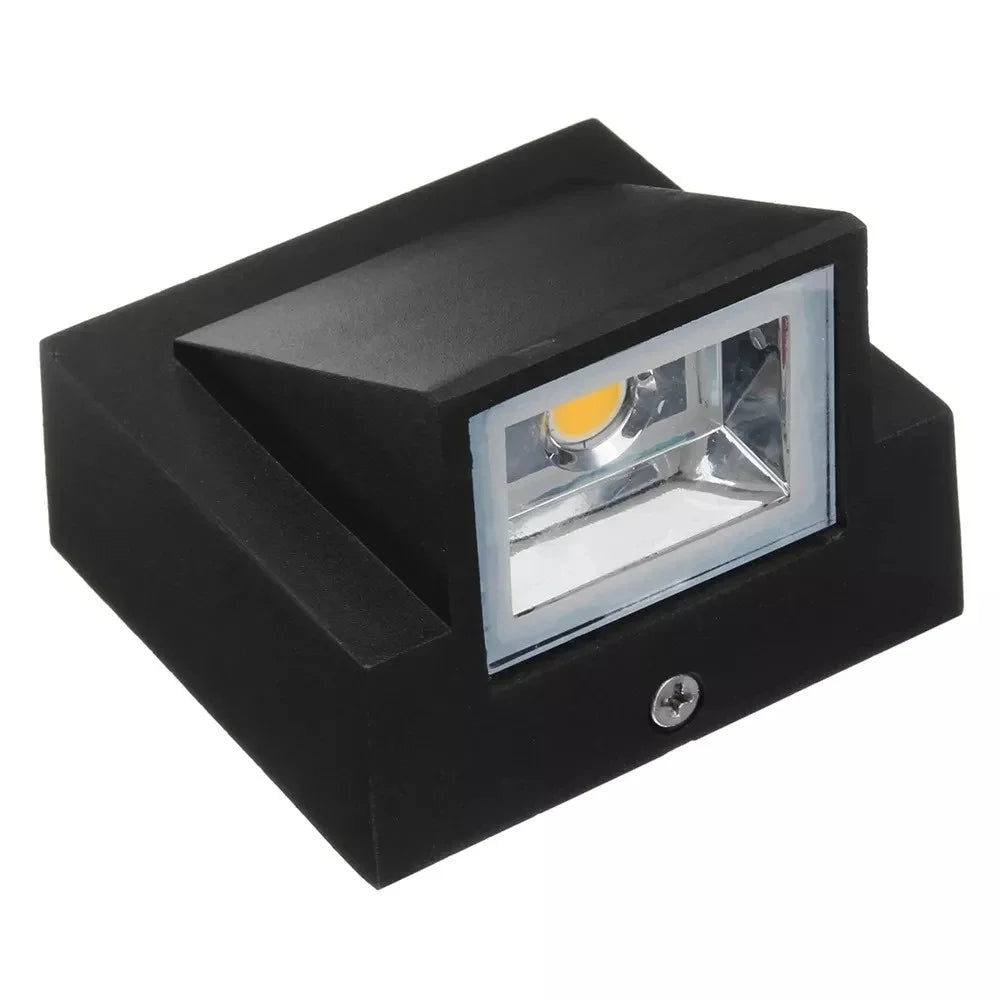 IP65 Outdoor Wall Light – product image 3